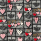 Bavlnená látka - 3D patchwork srdcia na sivej